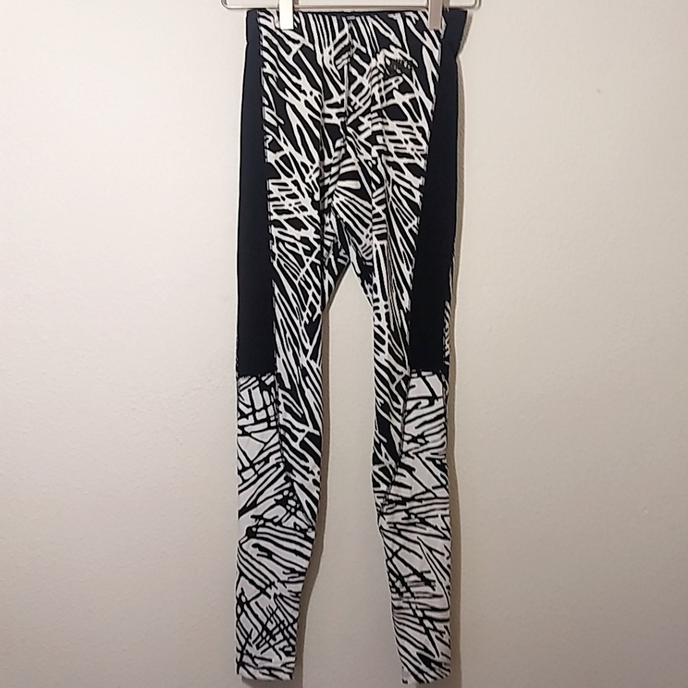 Nike Black & White Zebra Pattern Leggings - XS